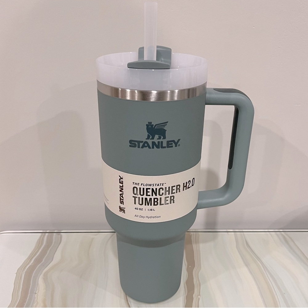 BRAND NEW
40 oz Stanley adventure quencher tumbler
Color: Shale (soft matte)